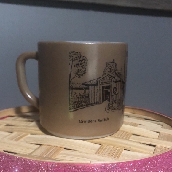 Vintage Opryland Nashville  USA federal brown milk glass mug, cup - Picture 4 of 9